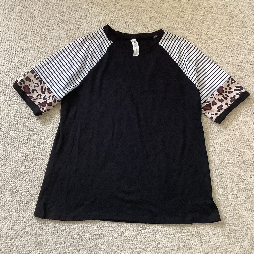 NWOT Blooming Jelly Boutique Tee Black Stripe Leopard L